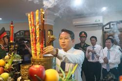 Lễ dâng hoa, dâng hương trong chương trình 'Mạnh giàu từ biển quê hương'