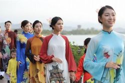 Áo dài Huế - chuyện kể từ dòng sông