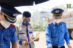 Đề xuất bỏ thẩm quyền dừng xe đang lưu thông của TTGT
