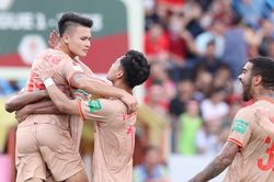 V-League 2023: Quang Hải ghi bàn đầu tiên, CAHN chạm 1 tay vào ngôi vương