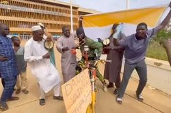 Tây Phi chuẩn bị đưa quân vào Niger, phe đảo chính dọa giết tổng thống bị lật đổ
