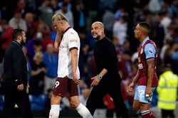 Pep Guardiola tức giận mắng Haaland dù lập cú đúp cho Man City