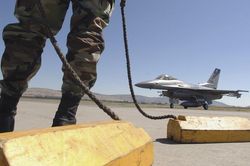Lính Ukraine không thể bay F-16 cho đến mùa hè năm 2024
