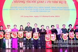 Câu lạc bộ văn nghệ người cao tuổi các tỉnh: Bắc Ninh, Bắc Giang, Cao Bằng giao lưu tại Lạng Sơn