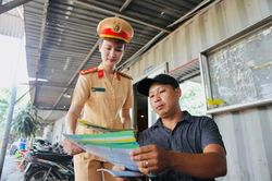 CSGT TP.Thủ Đức giải đáp nhiều thắc mắc cho tài xế và chủ xe kinh doanh vận tải