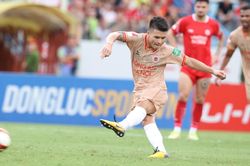 Quang Hải ghi bàn đầu tiên, CLB Công an Hà Nội tiến gần ngôi vô địch V-League