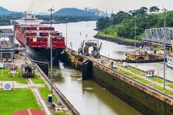 Kênh đào Panama tạm thời hạn chế tàu thuyền qua lại