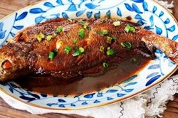Chiều mát mẻ làm nồi cá kho kiểu mới thơm lừng, nếm miếng nào ngon miếng đấy, cơm ăn vài bát vẫn thèm