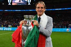 Roberto Mancini bất ngờ từ chức HLV trưởng đội tuyển Ý