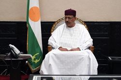 Người thân Tổng thống bị lật đổ của Niger kêu gọi Mỹ cứu giúp, khối Tây Phi cảnh báo nhóm Wagner