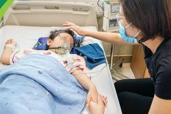 Chạy đua với 'tử thần' cứu 2 bé gái
