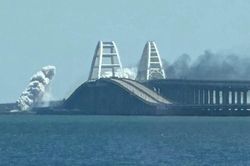 Nga tố Ukraine âm mưu tấn công cầu Crimea bằng tên lửa S-200
