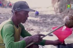 Indonesia: Người dân phải đào sông lấy nước do hạn hán