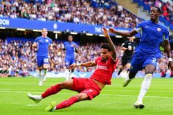 VAR từ chối 2 bàn thắng, Chelsea và Liverpool chia điểm trong trận ra quân Ngoại hạng Anh kịch tính