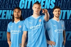 Ngoại hạng Anh vòng 1: Những 'vết gợn' của Man City và Arsenal