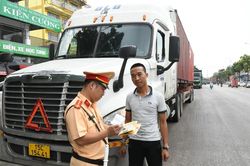 Gần 6.000 vụ tai nạn giao thông liên quan tới xe vận tải trong hơn 1 năm