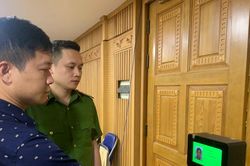 Bộ Công an phát triển thêm thiết bị xác thực làm thủ tục đi máy bay trên VNeID