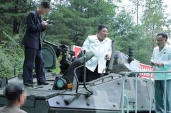 Ông Kim Jong Un tiếp tục thị sát các nhà máy sản xuất vũ khí, tên lửa của Triều Tiên