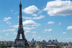 Pháp mở cuộc điều tra vụ đe dọa đánh bom tại Tháp Eiffel