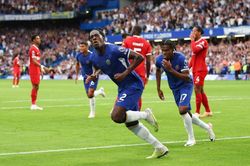 Kết quả, BXH Premier League: Chelsea 'cưa điểm' với Liverpool