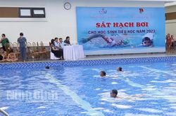 Sát hạch bơi cho gần 800 học sinh tiểu học huyện Hoa Lư