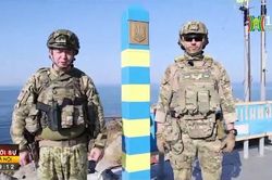 Ukraine cắm mốc chủ quyền trên đảo Rắn