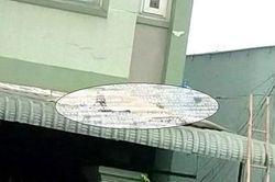 TPHCM: Điều tra vụ người đàn ông tử vong trên mái nhà