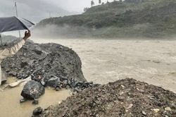 Mưa lớn gây lở đất, 16 người thiệt mạng ở Himalaya (Ấn Độ)
