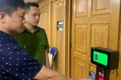 Chỉ mất 2 giây làm thủ tục lên máy bay bằng VNeID