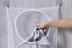 Vật dụng không chiếm nhiều diện tích sàn và là lựa chọn tốt cho những phòng tắm nhỏ mà bạn nên cân nhắc sử dụng