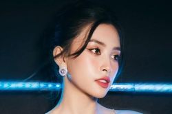 Nhiều lần mặc đồ xuyên thấu, chẳng ngờ Hoa hậu Tiểu Vy vẫn gặp sự cố đỏ mặt này