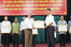 Phát huy vai trò của những người gương mẫu
