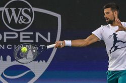 Novak Djokovic chỉ cần 1 ngày để quên nỗi buồn Wimbledon