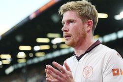 Guardiola xác nhận De Bruyne dính chấn thương nặng, phải nghỉ 'nhiều tháng'