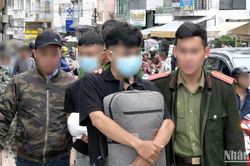 Bắt quả tang 2 đối tượng phát danh thiếp 'lạ' nhằm chiếm đoạt tài sản trên không gian mạng