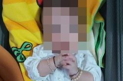 Phát hiện hai bé trai bị bỏ rơi bên đường