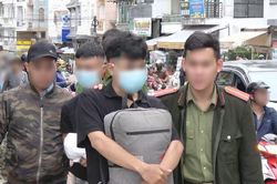 Đà Lạt: 2 đối tượng rải hàng ngàn danh thiếp chứa mã độc, khiêu dâm