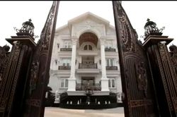Bí mật trong biệt thự dát vàng của nhà chồng Tăng Thanh Hà