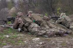 Ukraine phản công chậm, 7 giờ chỉ tiến quân được 400 mét