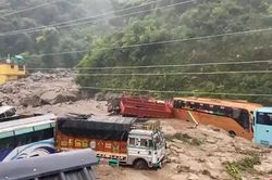 Chùm ảnh lũ lụt và lở đất cướp đi sinh mạng của ít nhất 24 người Ấn Độ