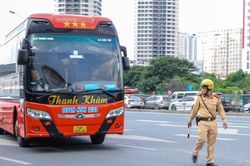 Hà Nội: CSGT đồng loạt ra quân xử lý xe khách và container vi phạm giao thông