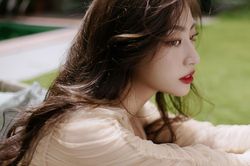 Hoa hậu Lương Thùy Linh khoe nhan sắc đậm chất tiểu thư