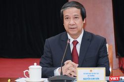 Bộ trưởng Nguyễn Kim Sơn kêu gọi giáo viên thay đổi quan niệm và cách sử dụng sách giáo khoa