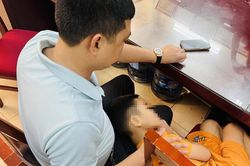 Bé trai 7 tuổi nói lý do không ăn bánh nhưng lại uống nước mà kẻ bắt cóc đưa cho