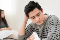 Trước khi đi nước ngoài, bạn trai muốn níu giữ tôi bằng việc đăng ký kết hôn