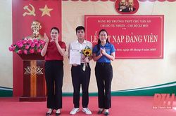 Trường THPT Chu Văn An chú trọng phát triển đảng viên trong học sinh