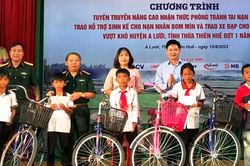 Hỗ trợ sinh kế cho các nạn nhân bom mìn tại A Lưới