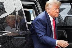 Cựu Tổng thống Mỹ Donald Trump tiếp tục bị cáo buộc hình sự