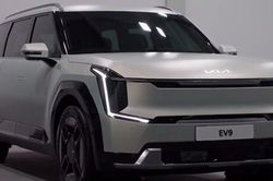 Gọi sửa chữa hơn 8.000 xe KIA EV9