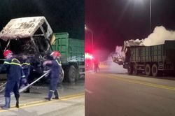Hà Tĩnh: Xe đầu kéo bốc cháy trên cầu Cửa Hội